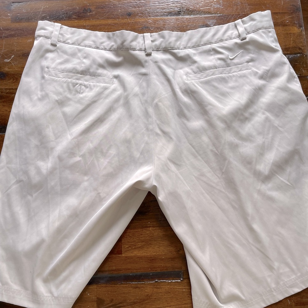 Nike GOLF kaki shorts